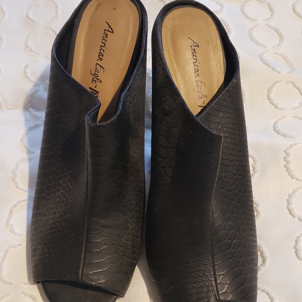 Heeled clogs